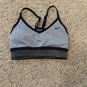 4 nike sport bras, size xs